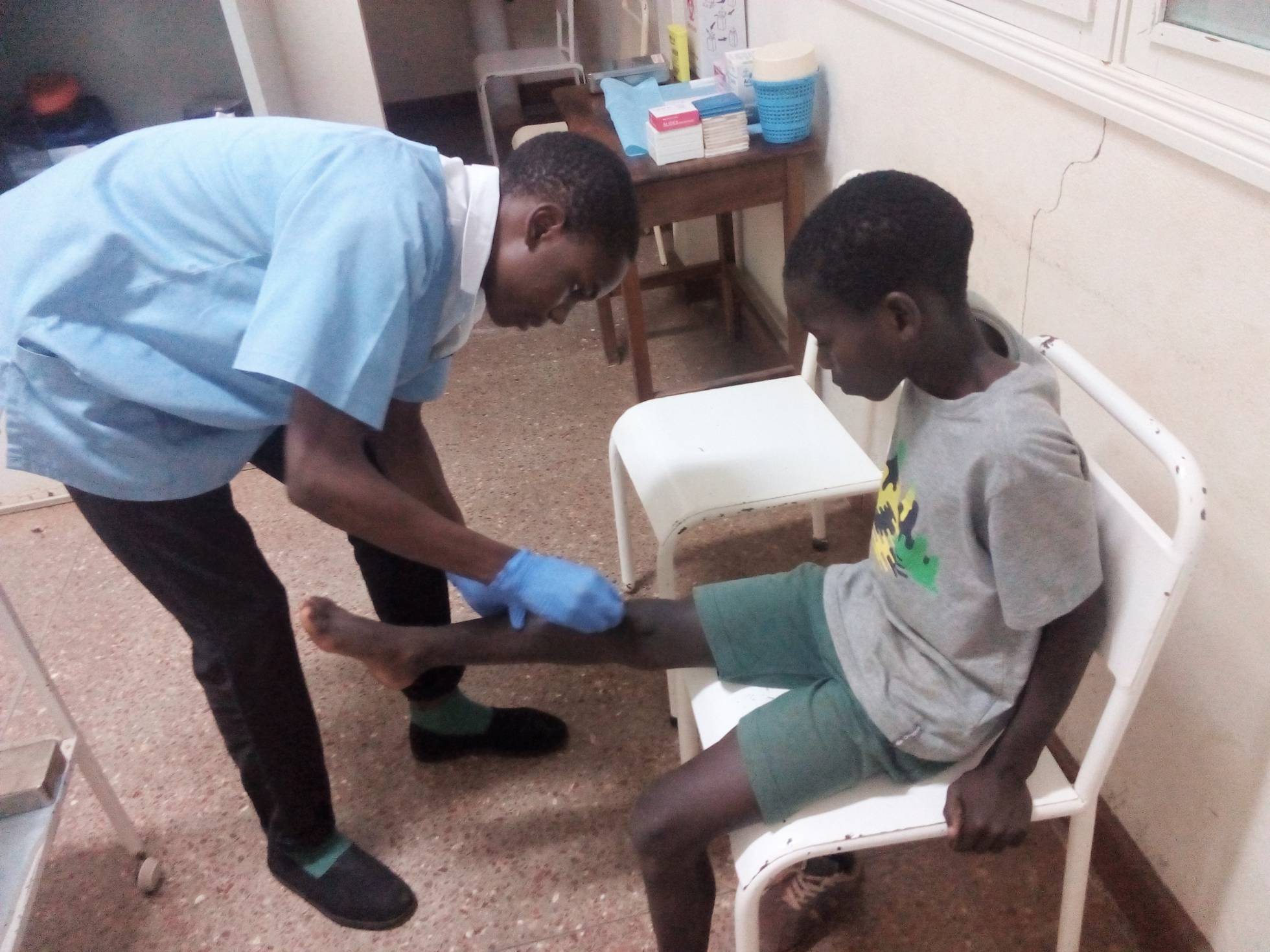 En la enfermería cuidan la salud de los niños. En la enfermería cuidan la salud de los niños.