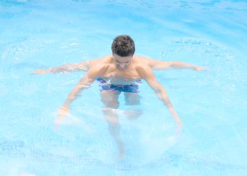 Vídeo| El reto de los 4 minutos: empieza a perder kilos ya, en la piscina Vídeo| El reto de los 4 minutos: empieza a perder kilos ya, en la piscina