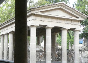 Héroes y tumbas