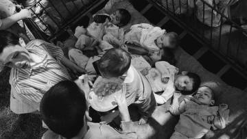 Los imágenes de los huérfanos en la Rumanía de Ceaucescu dieron la vuelta al mundo.