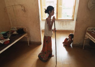 Una paciente mayor con VIH en un hospital de Camboya. Una paciente mayor con VIH en un hospital de Camboya.