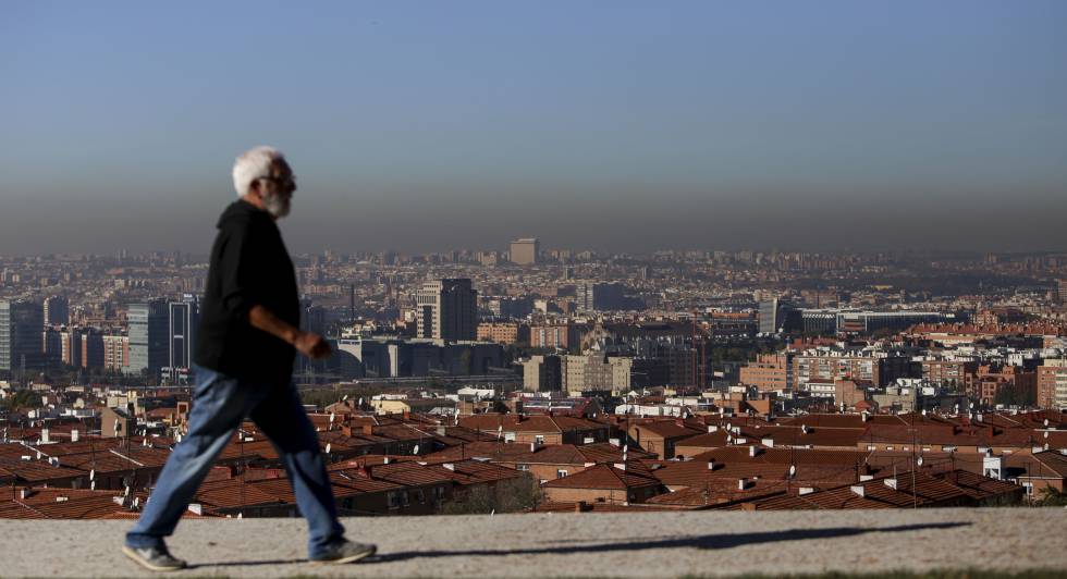 El cielo de Madrid visto desde Vallecas en noviembre pasado, el mes con más contaminación de los últimos seis años.
