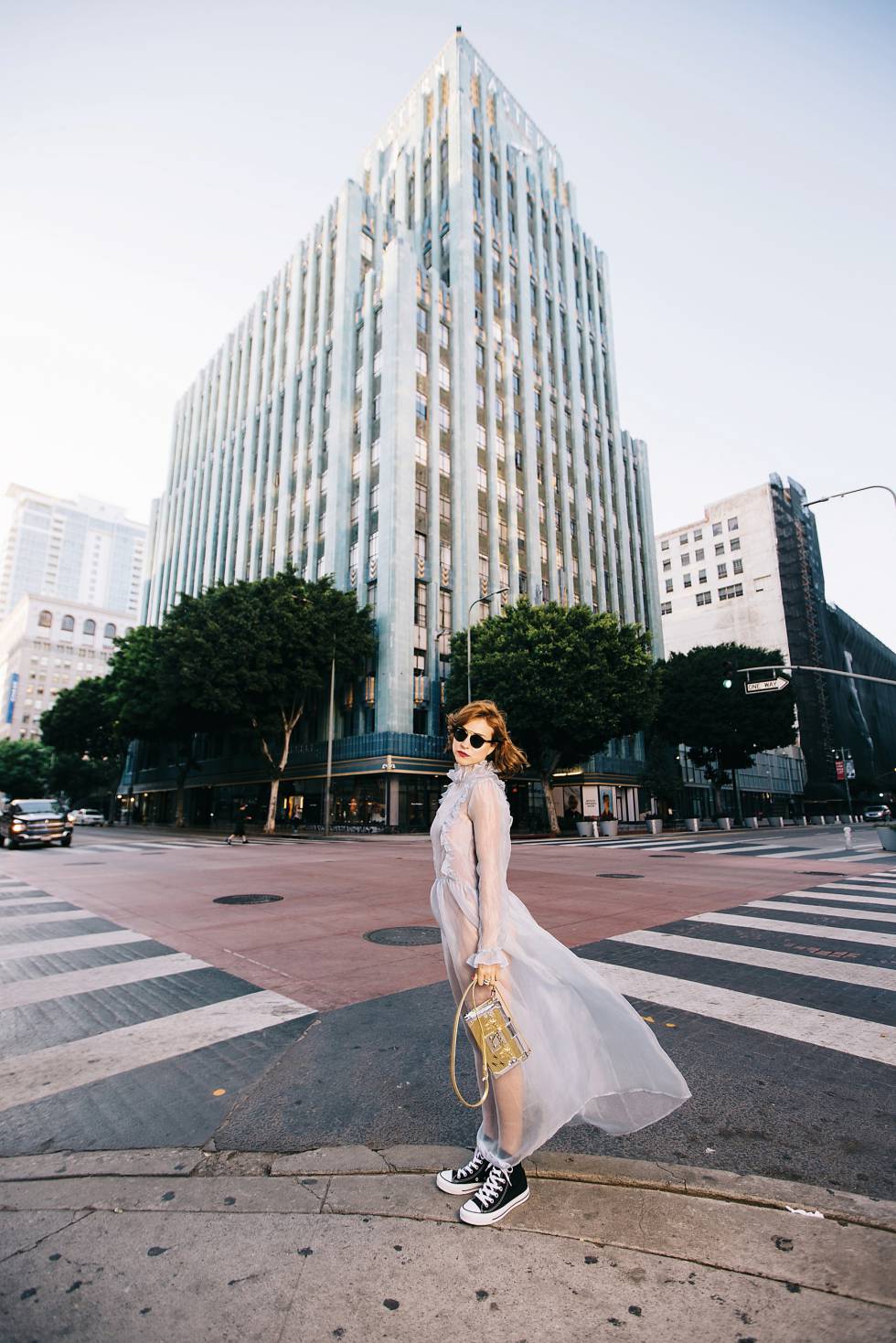 En el Downtown con vestido transparente de Clean by Kling, body de American Apparel, bolso metalizado 'Petite Malle' de Louis Vuitton, zapas negras Converse Chuck Taylor All Star y gafas modelo Gatsby de Ray-Ban. Con textura de lipgloss, Lourdes lleva el tono Nº5 Rouge Laque de Vernis à Lèvres Vinyl Cream de YSL Beauté. En el Downtown con vestido transparente de Clean by Kling, body de American Apparel, bolso metalizado 'Petite Malle' de Louis Vuitton, zapas negras Converse Chuck Taylor All Star y gafas modelo Gatsby de Ray-Ban. Con textura de lipgloss, Lourdes lleva el tono Nº5 Rouge Laque de Vernis à Lèvres Vinyl Cream de YSL Beauté.