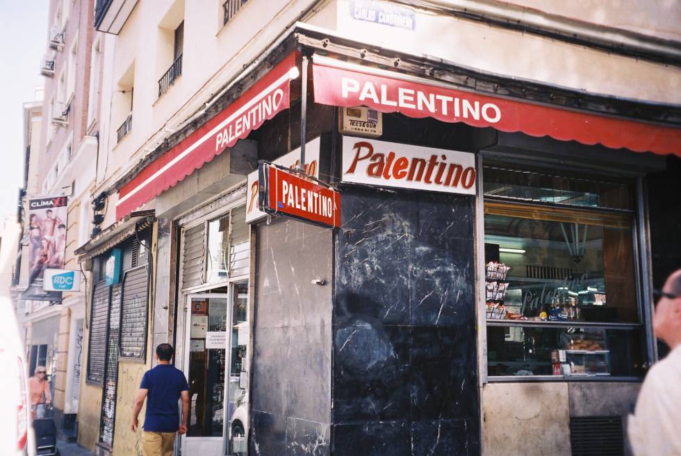 La mujer que hace posible el bar más mítico de Malasaña