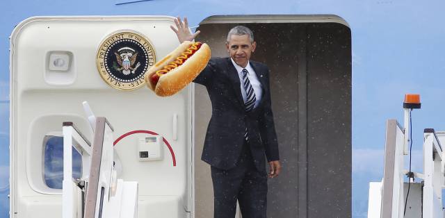 De Obama a Brad Pitt, 15 famosos que trabajaron en restaurantes 'fast food' De Obama a Brad Pitt, 15 famosos que trabajaron en restaurantes 'fast food'