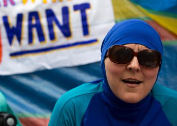 Una piscina francesa echa a una mujer con burkini y le reclama pagar una limpieza Una piscina francesa echa a una mujer con burkini y le reclama pagar una limpieza