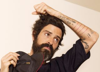 Devendra Banhart: “Sair com uma estrela como Natalie Portman foi surreal e engraçado”