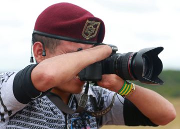 El fotógrafo sin manos de las FARC El fotógrafo sin manos de las FARC