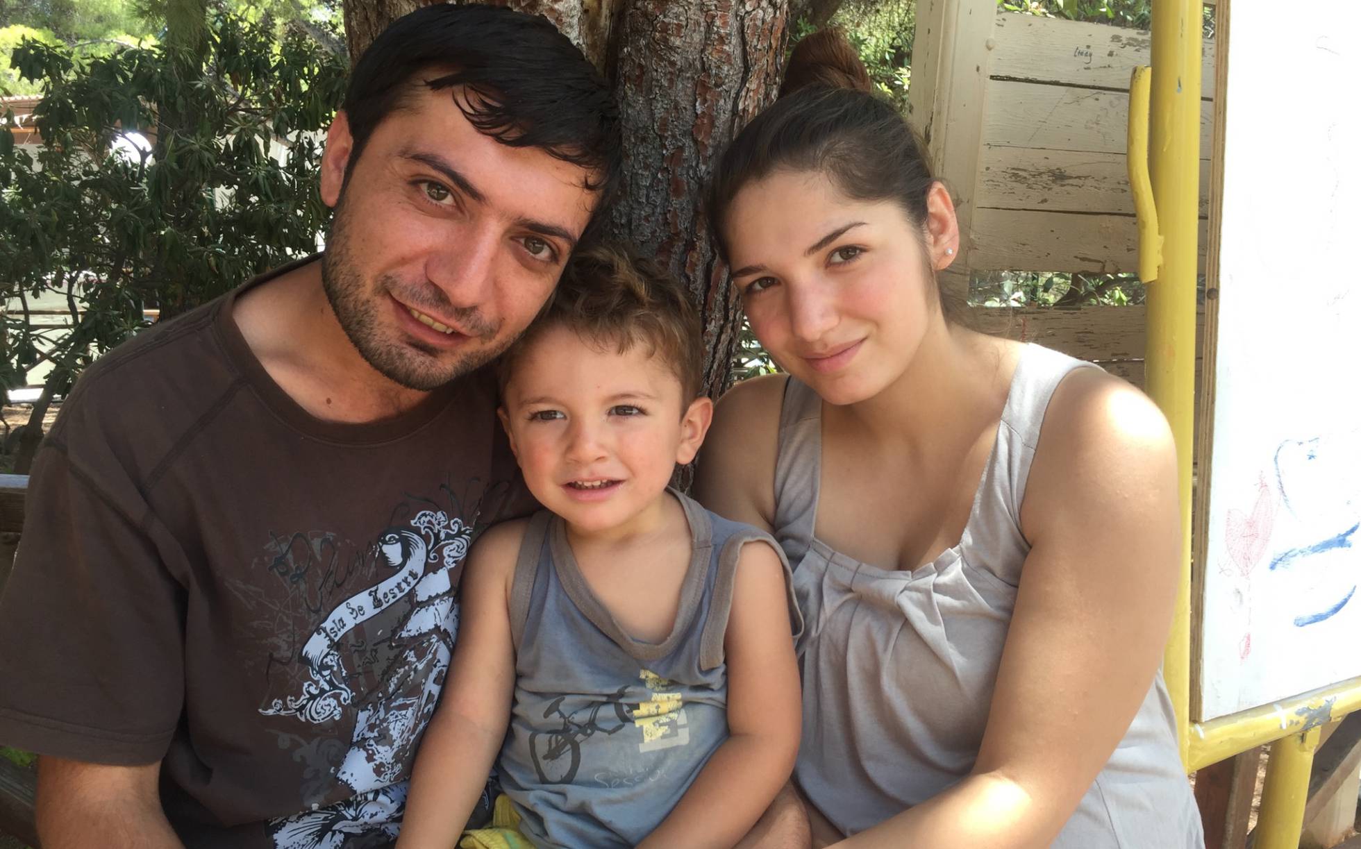 Liza Sido, su marido Mohamad Abu Shiru y el hijo de ambos. Liza Sido, su marido Mohamad Abu Shiru y el hijo de ambos.