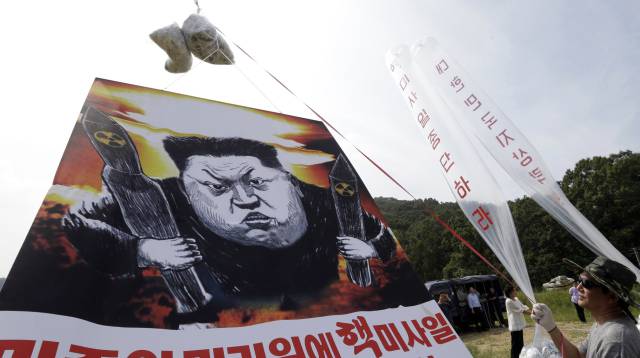 Manifestantes contra Kim Jong-un.