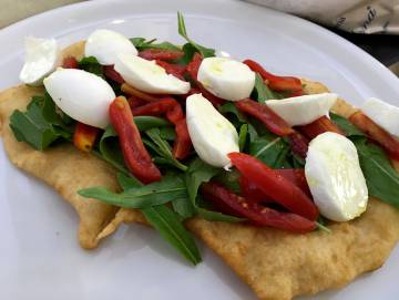 PIZZA FRITA PRIMAVERA CAPEL