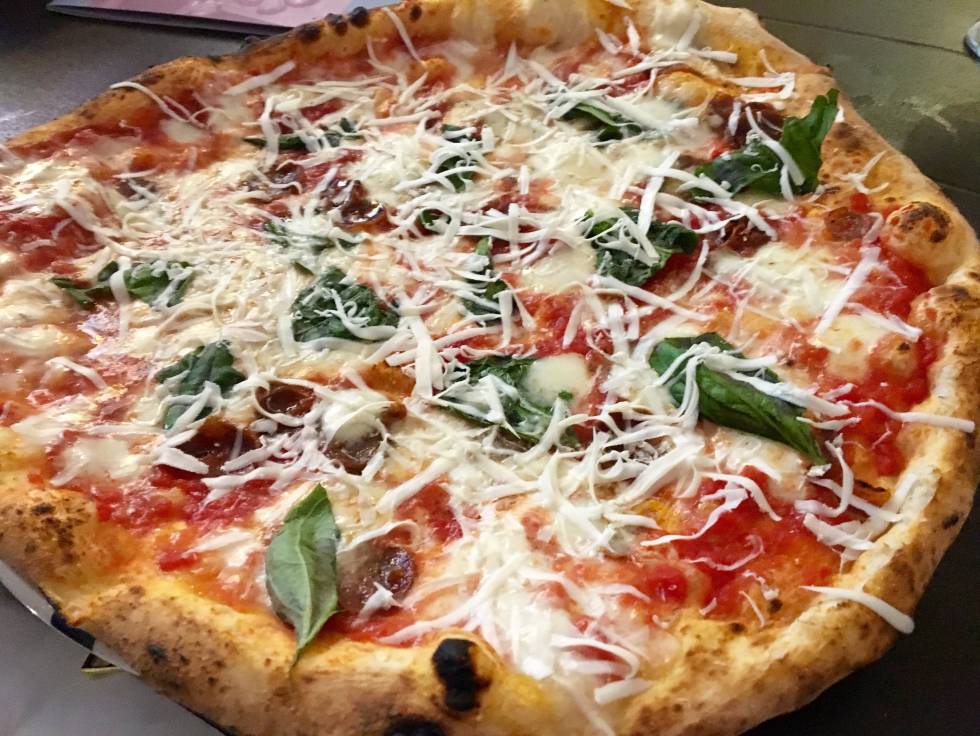 PIZZA CARMELA CON PRODUCTOS SLOW FOOD CAPEL