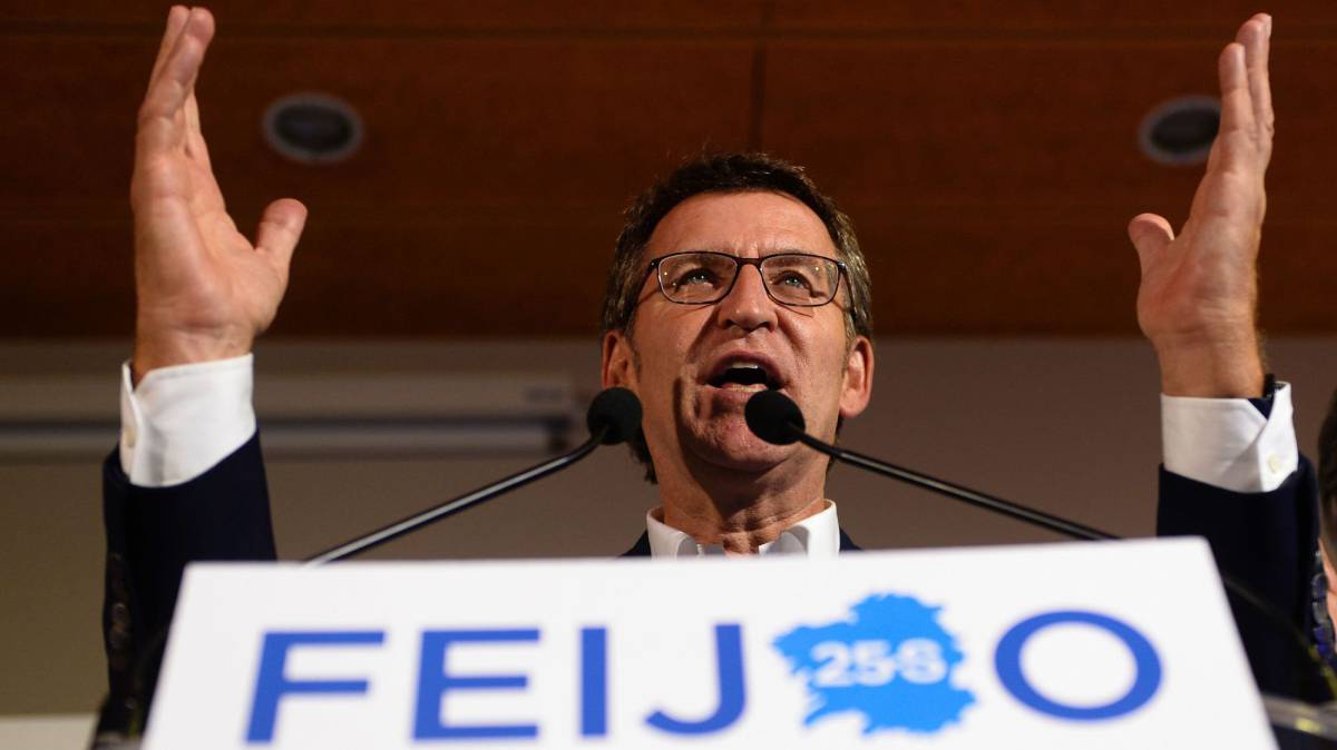 Feijóo celebra en Santiago su victoria en las elecciones gallegas. Feijóo celebra en Santiago su victoria en las elecciones gallegas.