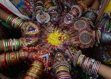 Bailarinas de danzas tradicionales del grupo Panghat. Bailarinas de danzas tradicionales del grupo Panghat.