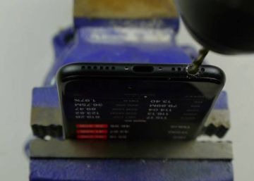 El “truco” para ponerle auriculares a tu iPhone 7: taladrarlo El “truco” para ponerle auriculares a tu iPhone 7: taladrarlo