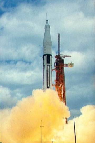 Lanzamiento del AS-202 el 25 de agosto de 1966.