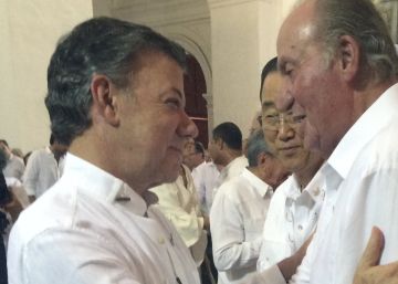 El rey Juan Carlos saluda al presidente de Colombia, Juan Manuel Santos, a su llegada a la iglesia de San Pedro Claver. El rey Juan Carlos saluda al presidente de Colombia, Juan Manuel Santos, a su llegada a la iglesia de San Pedro Claver.