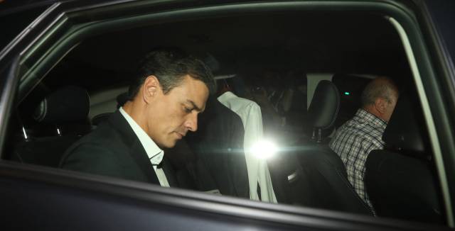 Pedro Sánchez leaves the headquarters of the Socialist Party in Madrid on Wednesday night. Pedro Sánchez leaves the headquarters of the Socialist Party in Madrid on Wednesday night.