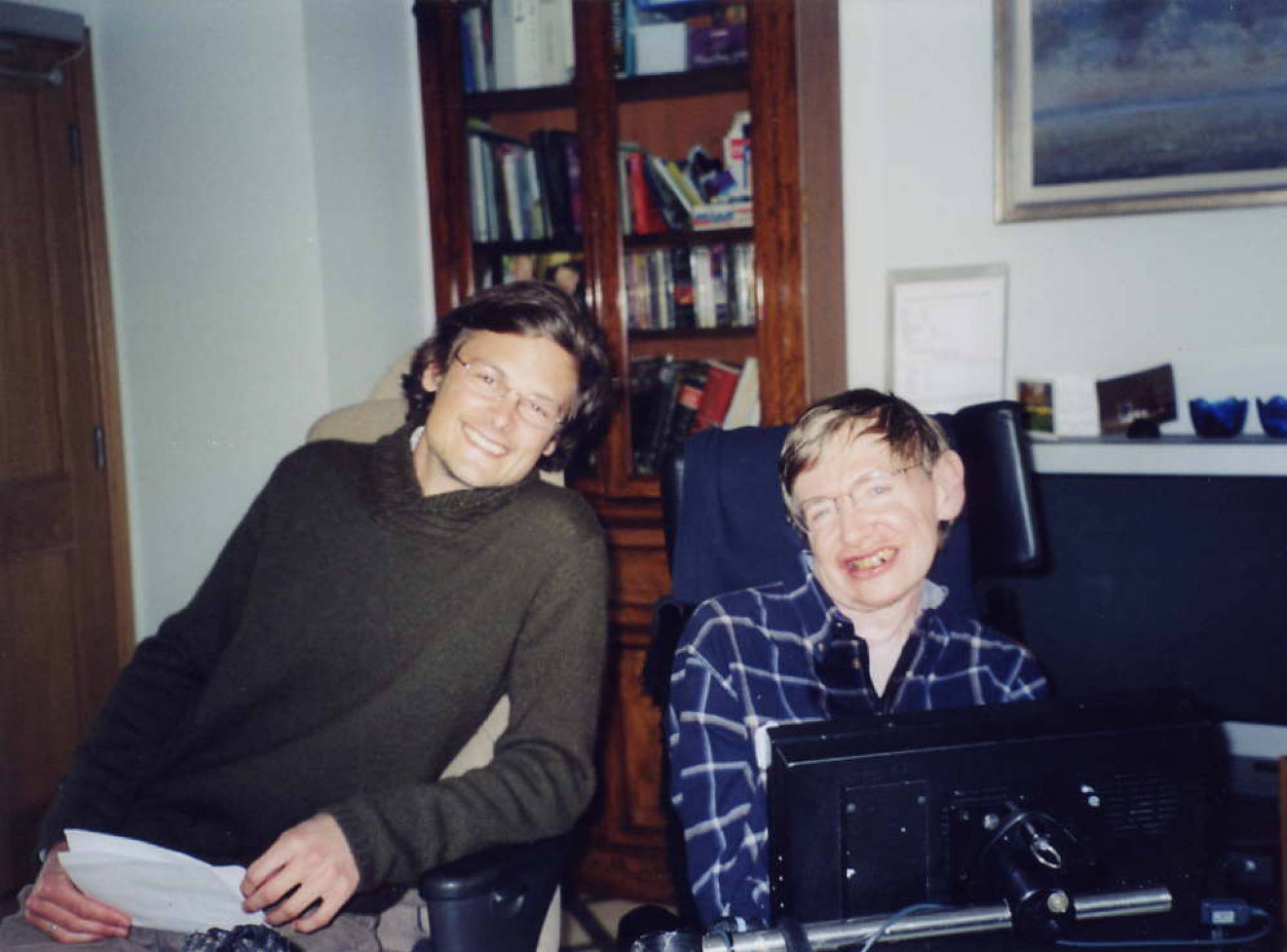 Christophe Galfard y Stephen Hawking, en la Universidad de Cambridge. Christophe Galfard y Stephen Hawking, en la Universidad de Cambridge.