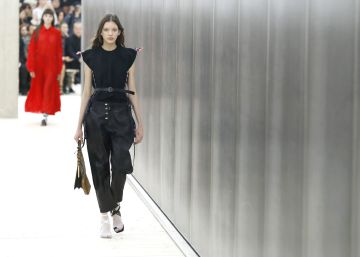 París saca sus armas de mujer
