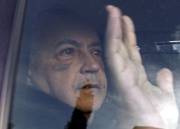 José Luis Moreno a su salida de la Clínica Ruber, tras la agresión de unos ladrones en 2007. José Luis Moreno a su salida de la Clínica Ruber, tras la agresión de unos ladrones en 2007.