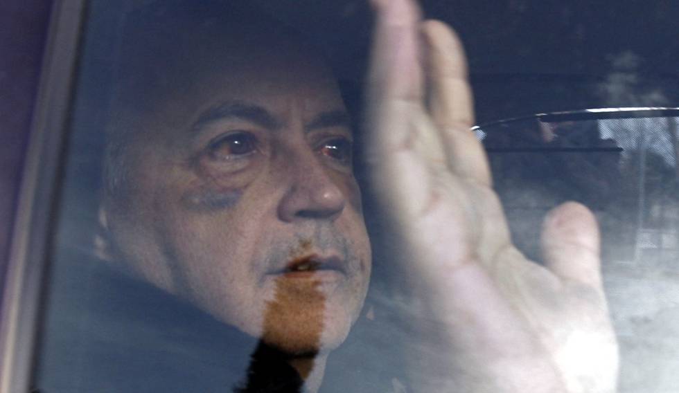 José Luis Moreno a su salida de la Clínica Ruber, tras la agresión de unos ladrones en 2007.