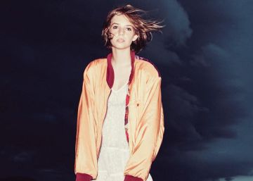 La hija de Uma Thurman, Maya Thurman, en la campaña primavera-verano 2017 de All Saints. La hija de Uma Thurman, Maya Thurman, en la campaña primavera-verano 2017 de All Saints.