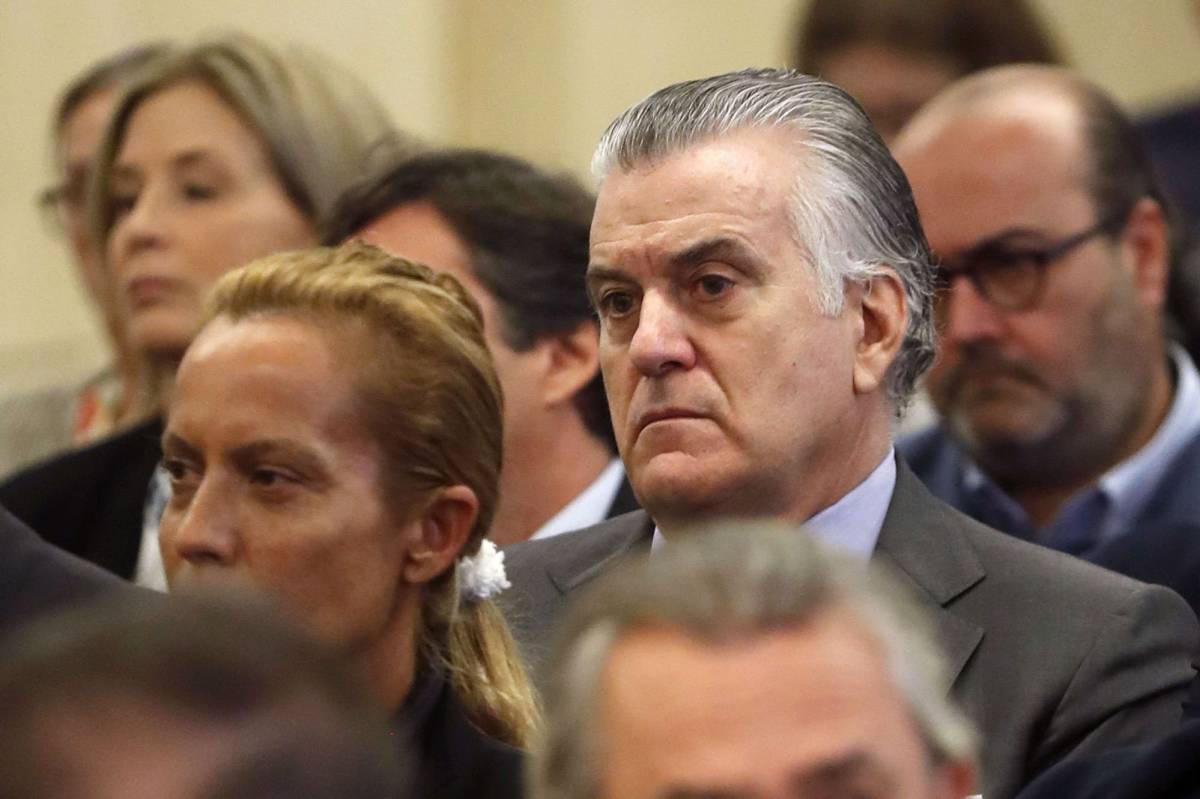 El extesorero del PP, Luis Bárcenas, entre los acusados en el primer juicio por el 'caso Gürtel'. El extesorero del PP, Luis Bárcenas, entre los acusados en el primer juicio por el 'caso Gürtel'.