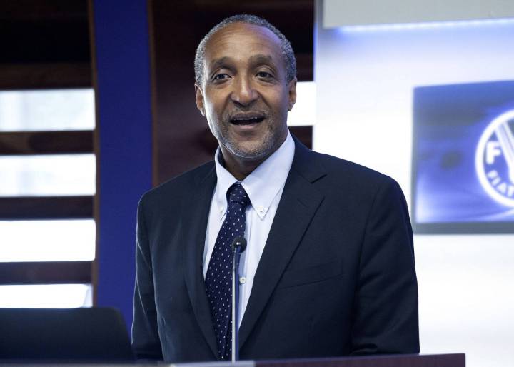 “¿Por qué esperar a que un país suplique para actuar?” “¿Por qué esperar a que un país suplique para actuar?”