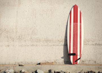 Vídeo: “Mi tabla de surf está hecha de tapones de vino que se bebió otro” Vídeo: “Mi tabla de surf está hecha de tapones de vino que se bebió otro”