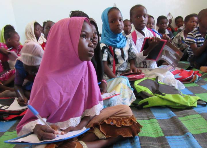 Los hijos de los esclavos aprenden a escribir Los hijos de los esclavos aprenden a escribir