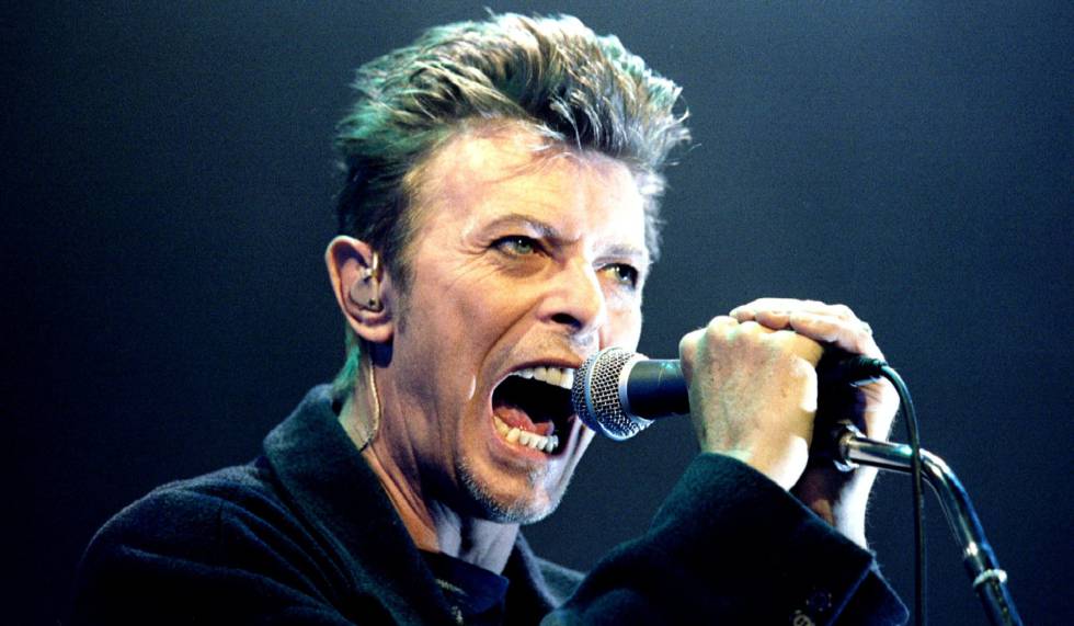 David Bowie, durante una actuación en Viena en 1996.