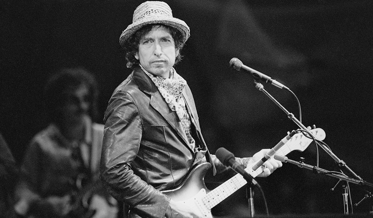 El cantautor Bob Dylan durante un concierto en Basilea, en 1984.