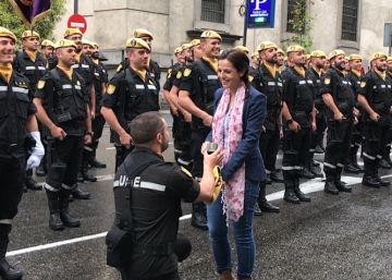La pedida de matrimonio de un militar de la UME en la Fiesta del 12 de octubre