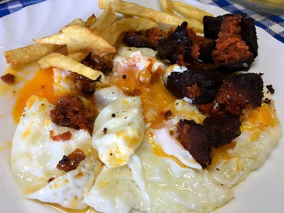 HUEVOS FRITOS CON FARINATO Y PATATAS JOSÉ CARLOS CAPEL