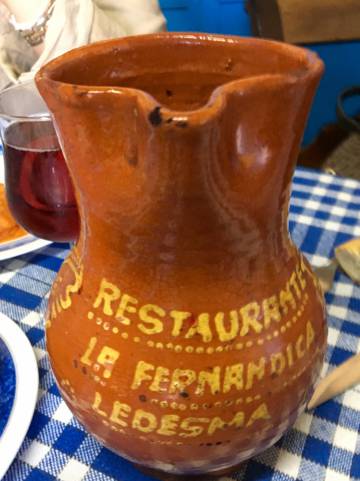 VINO SERVIDO EN JARRA DE BARRO JOSÉ CARLOS CAPEL