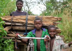 Estos chicos apuestan por la innovación tecnológica bajo el clima de violencia en Sudán del Sur