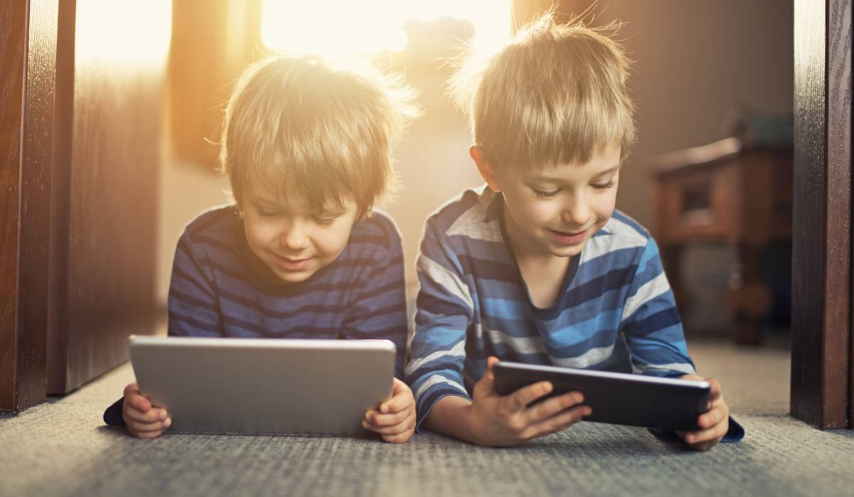 Así estropea el ocio tecnológico la visión de nuestros hijos