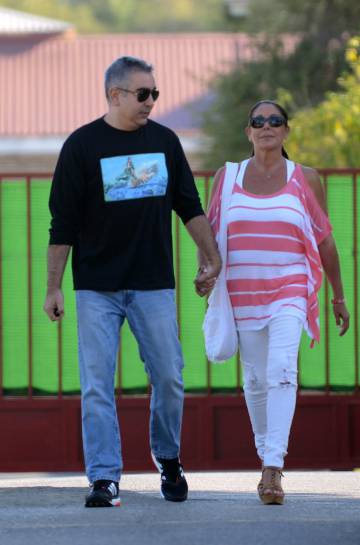 Isabel Pantoja, con su hermano Agustín. Isabel Pantoja, con su hermano Agustín.