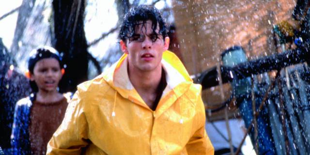 Por qué el chubasquero es la prenda estrella de este otoño