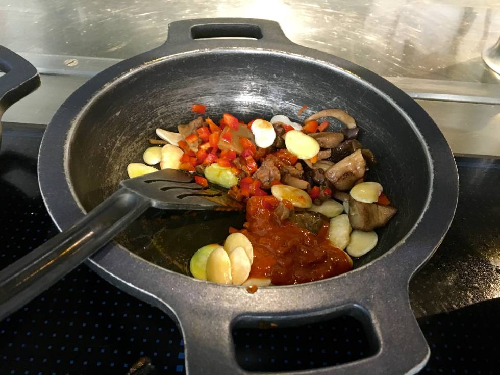 PREPARANDO UN SOFRITO CAPEL