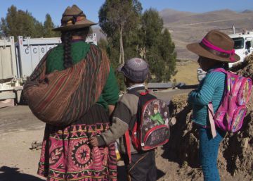 Indígenas peruanos sofocados por el polvo