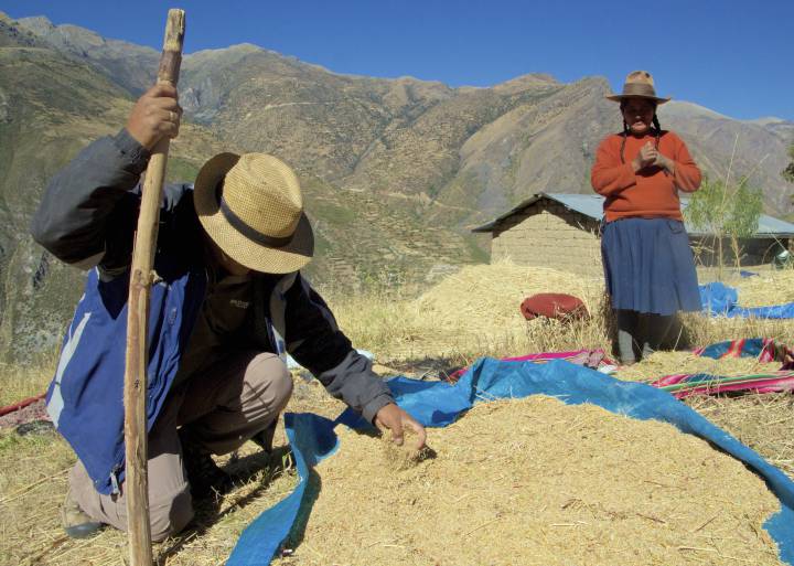 El polvo enfrenta a campesinos peruanos con una mina El polvo enfrenta a campesinos peruanos con una mina