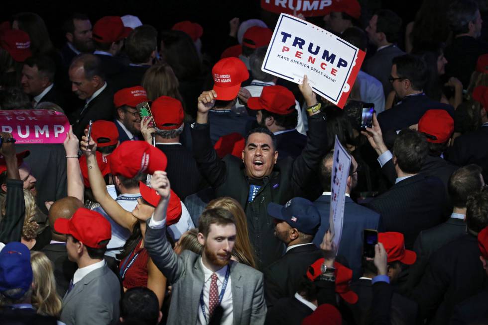Simpatizantes de Trump en el hotel Hilton de Nueva York en el que celebraron su victoria el martes.