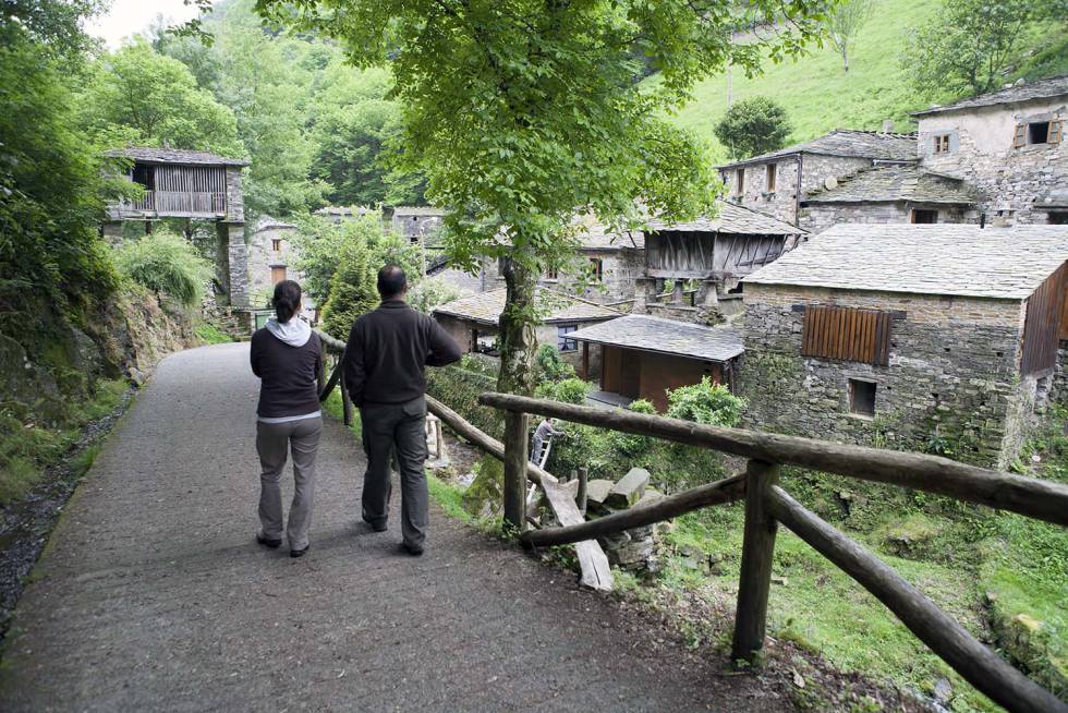 Antigua aldea de Os Teixóis, completamente restaurada