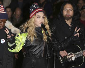 Madonna durante su concierto en apoyo de Hillary Clinton en el parque de Washington Square en Nueva York en víspera de las elecciones.