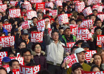 Protesta masiva en Seúl, en imágenes
