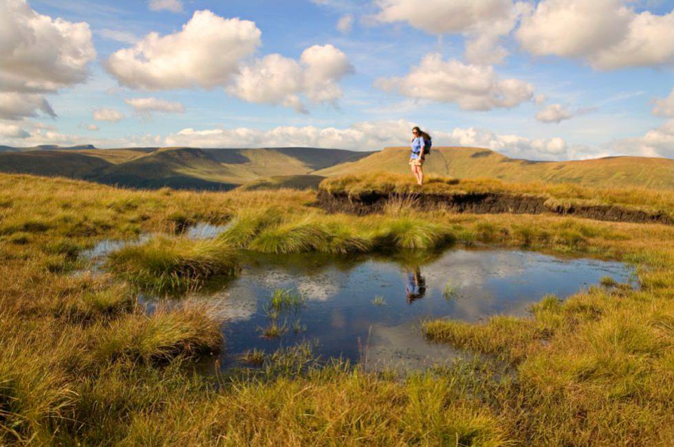 Senderismo en la reserva de Talybont, en Brecon Beacons Gales.