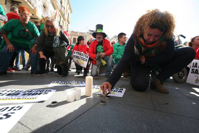 Protesta en Reus por la muerte de una anciana de 81 años a la que se cortó el suministro eléctrico. Protesta en Reus por la muerte de una anciana de 81 años a la que se cortó el suministro eléctrico.