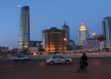Atardecer en la ciudad de Tianjin (China).